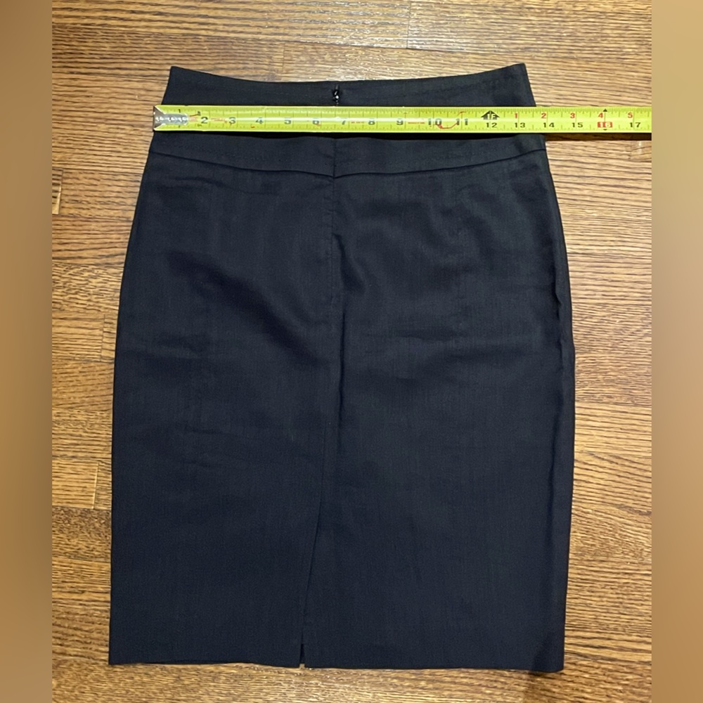 Sandra Angelozzi 2 piece fitted black linen blazer and pencil skirt suit set. - Picture 3 of 7